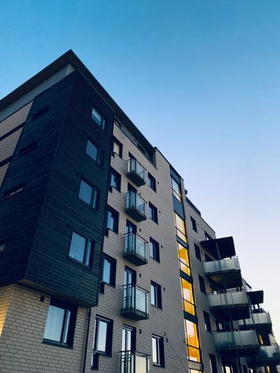 How long does it take to sell an apartment building?